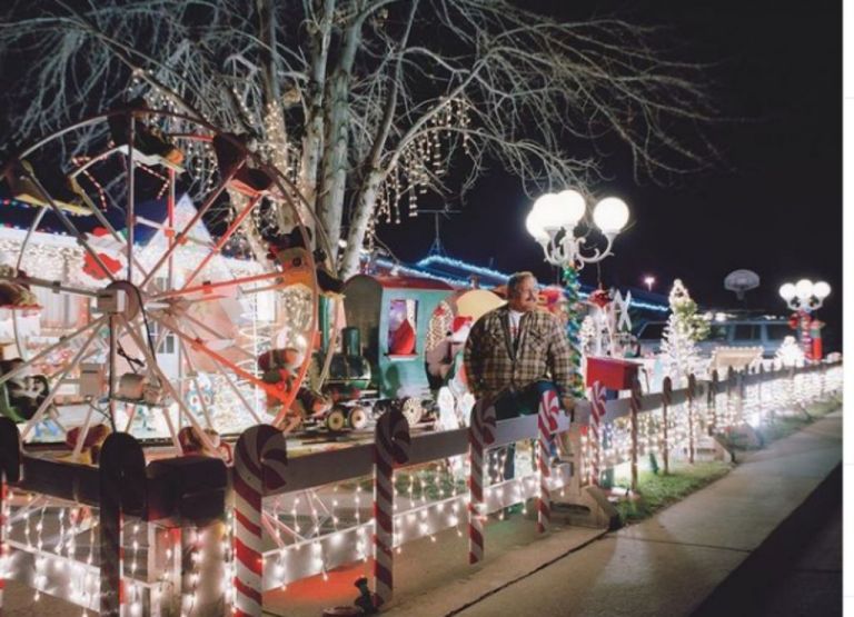 «American Christmas» : Φωτογραφικό λεύκωμα αφιερωμένο στο χριστουγεννιάτικο κιτς των ΗΠΑ