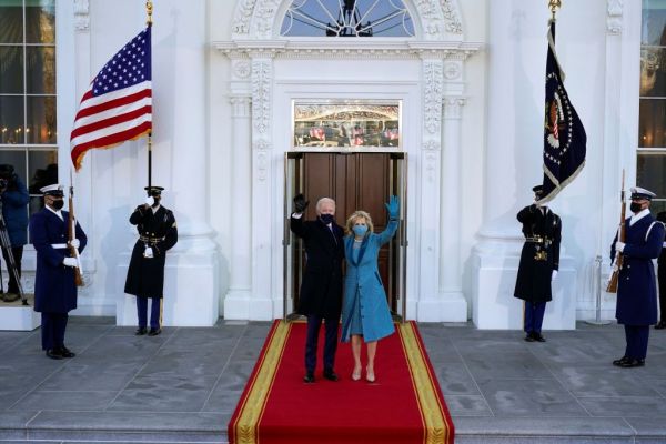Τζο Μπάιντεν : Έφτασε στον Λευκό Οίκο ο νέος πρόεδρος των ΗΠΑ – Δείτε το βίντεο της άφιξής του