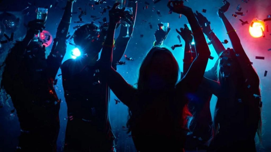 Βρετανία : Πρόστιμα ύψους έως 7.200 ευρώ σε όσους συμμετέχουν σε πάρτι