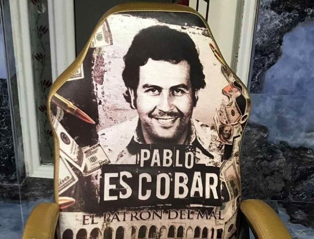 Ζεφύρι : Βρήκαν μέχρι και… θρόνο του Εσκομπάρ – Τα ευρήματα της αστυνομίας