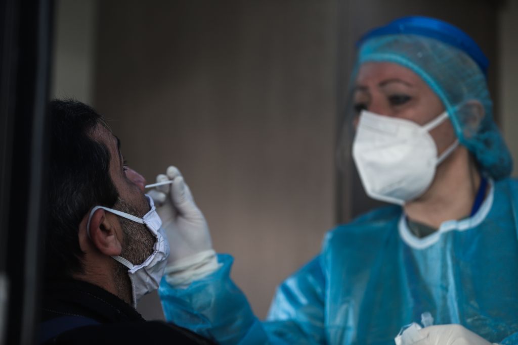 ΕΟΔΥ : Πόσα κρούσματα εντοπίστηκαν σε 1.835 rapid test σε εννιά περιοχές της Ελλάδας