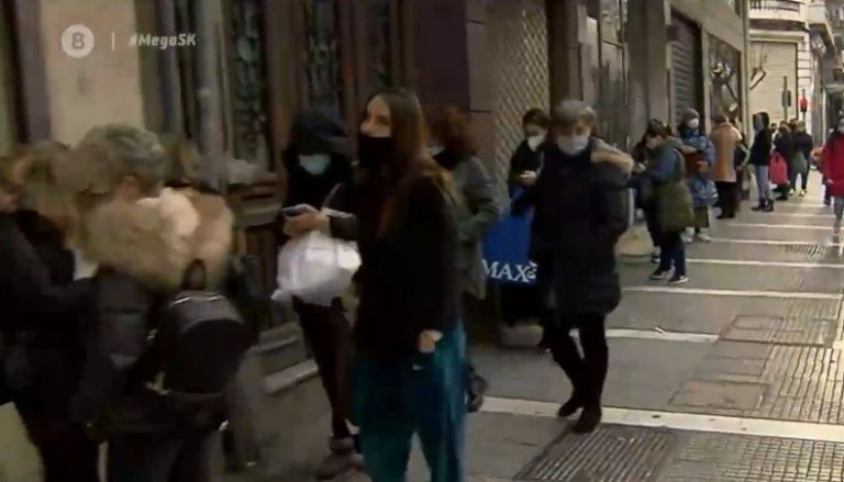 Λιανεμπόριο : Oυρές έξω από τα καταστήματα στη Θεσσαλονίκη