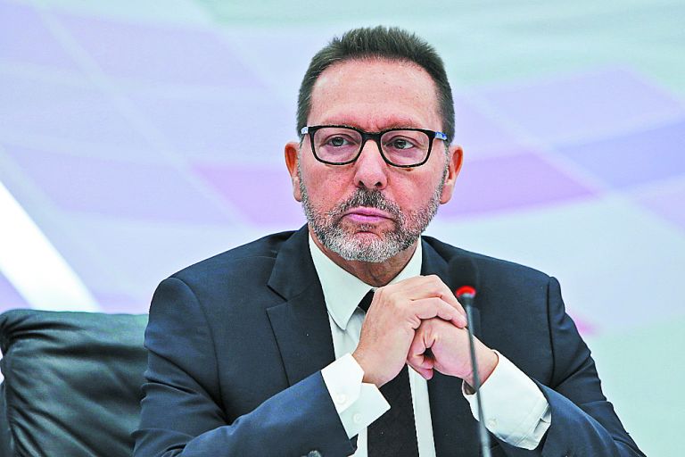 Μαραθώνια κατάθεση του Γιάννη Στουρνάρα για την υπόθεση Novartis