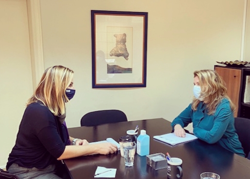 Συνάντηση Μπεκατώρου – Συρεγγέλα : Μόνο η αποκάλυψη των περιστατικών βίας φέρνει την επούλωση