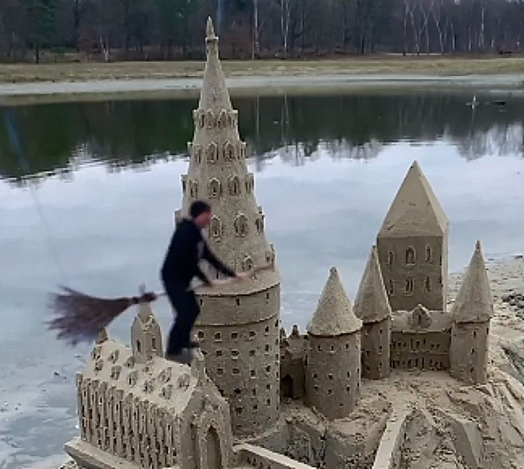 Χάρυ Πότερ : Καλλιτέχνης άμμου δημιούργησε το κάστρο του και έγινε viral