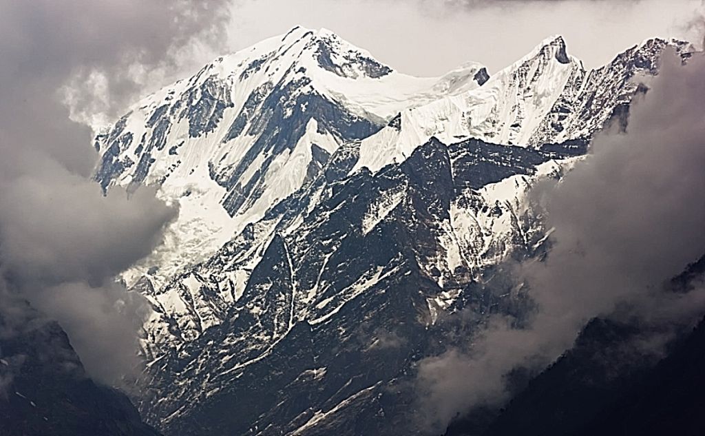 Ιμαλάια : Η υψηλότερη οροσειρά του κόσμου σε ένα βίντεο με καθηλωτικές αποτυπώσεις