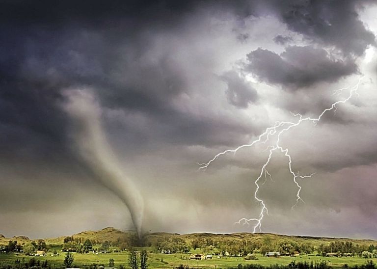 Ανεμοστρόβιλοι : Ένα από τα πιο εντυπωσιακά και επικίνδυνα καιρικά φαινόμενα