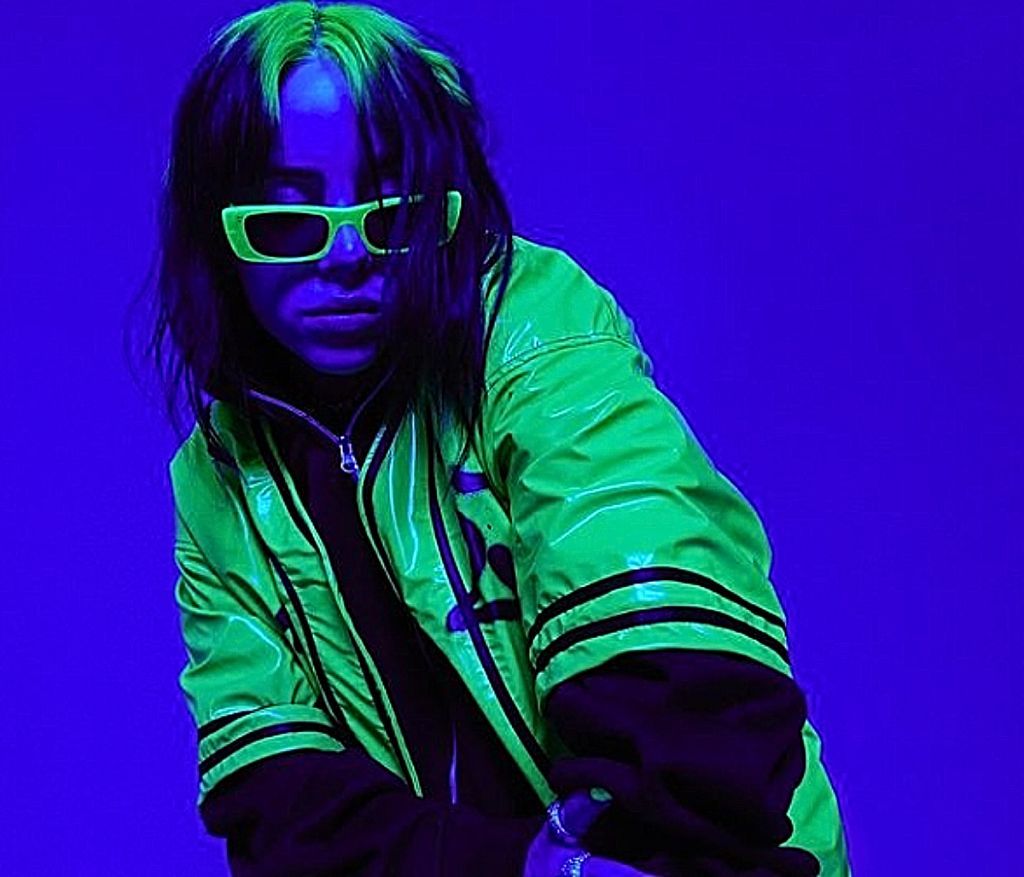 Μπίλι Άιλις : Αυτή είναι η πορεία της ζωής της που την ανέδειξε σε μια από τις πιο επιτυχημένες τραγουδίστριες