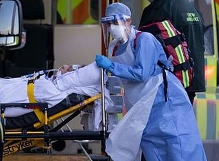 COVID-19 : Το Ηνωμένο Βασίλειο ξεπέρασε τον τραγικό απολογισμό των 100.000 νεκρών