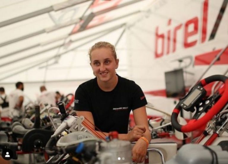 Maya Weug : Η 16χρονη που έγινε η πρώτη γυναίκα οδηγός στην ακαδημία της Ferrari