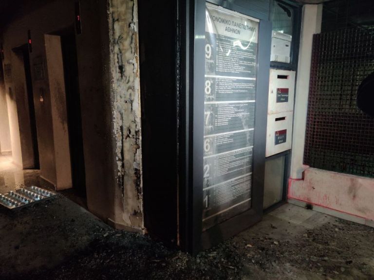 Κυψέλη : Εμπρηστικός μηχανισμός εξερράγη σε Εφορία [Εικόνες]