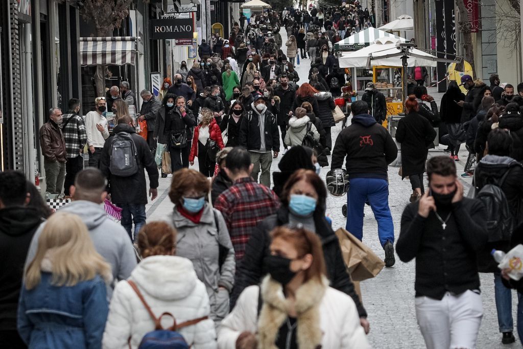 Lockdown : «Τρέχουν» για τα τελευταία ψώνια λίγο πριν τα νέα μέτρα