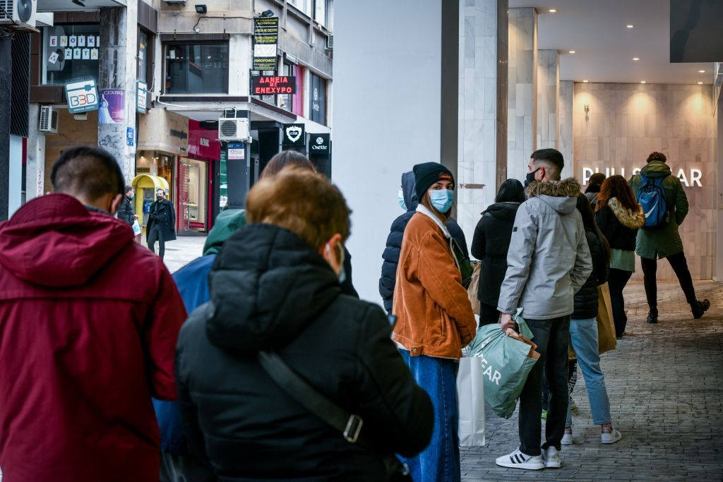 Βήμα – βήμα οι αποφάσεις για την άρση των περιοριστικών μέτρων
