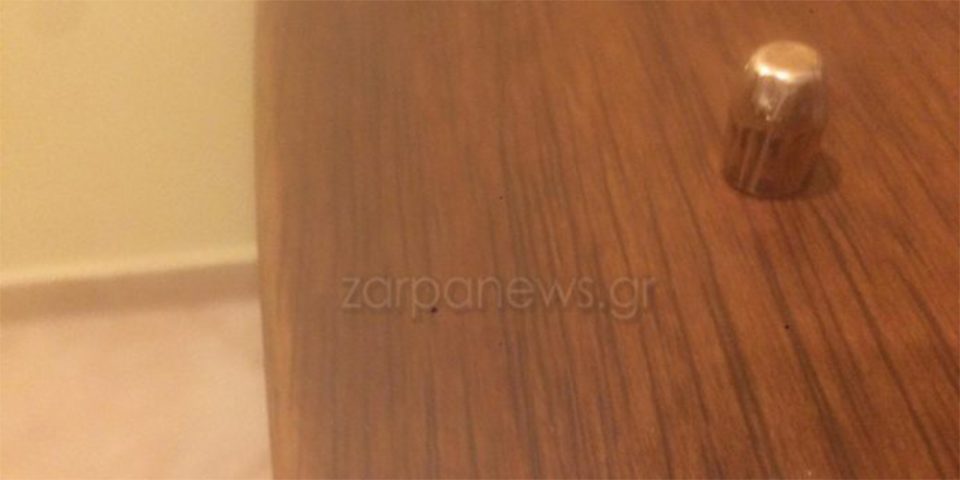 Κρήτη : Σφαίρα καρφώθηκε σε μπαλκόνι σπιτιού στην αλλαγή του χρόνου