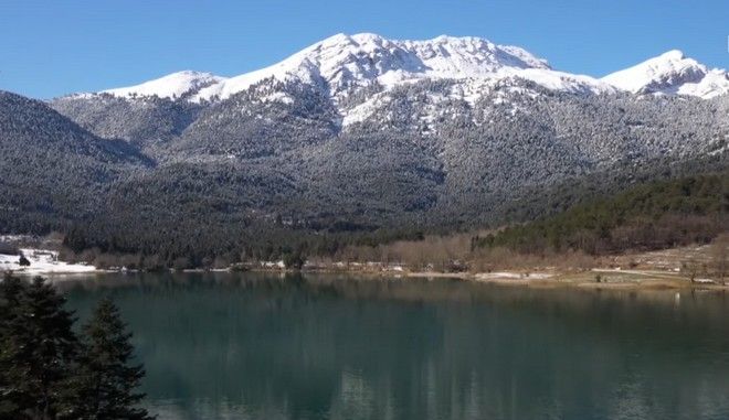 Το απόλυτο Αλπικό τοπίο βρίσκεται στα Τρίκαλα Κορινθίας και στη Λίμνη Δόξα