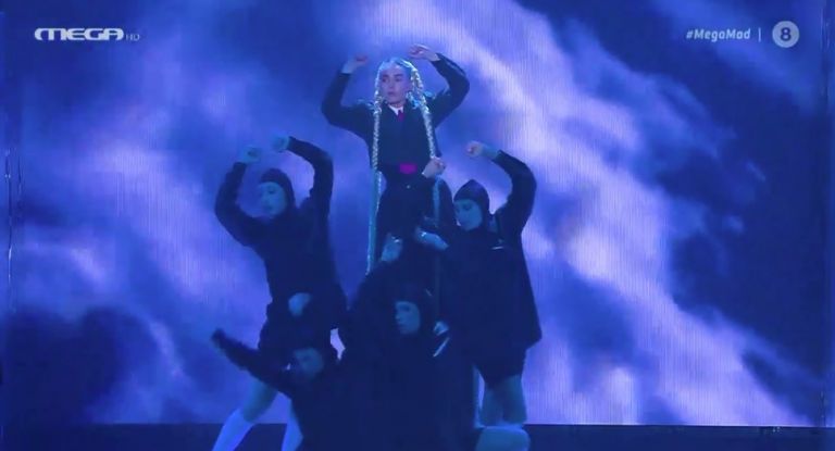 MadWalk 2020: «Hold On» η Τάμτα εμφανίζεται στο catwalk του Sotiris Georgiou