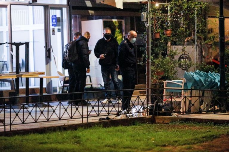 Νέος Κόσμος : Νεκρός και τραυματίες από τους πυροβολισμούς – Εικόνες από το σημείο