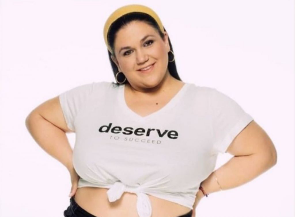 Αφροδίτη Big Brother : Ποζάρει γυμνή μέσα σε μια λίμνη με γάλα