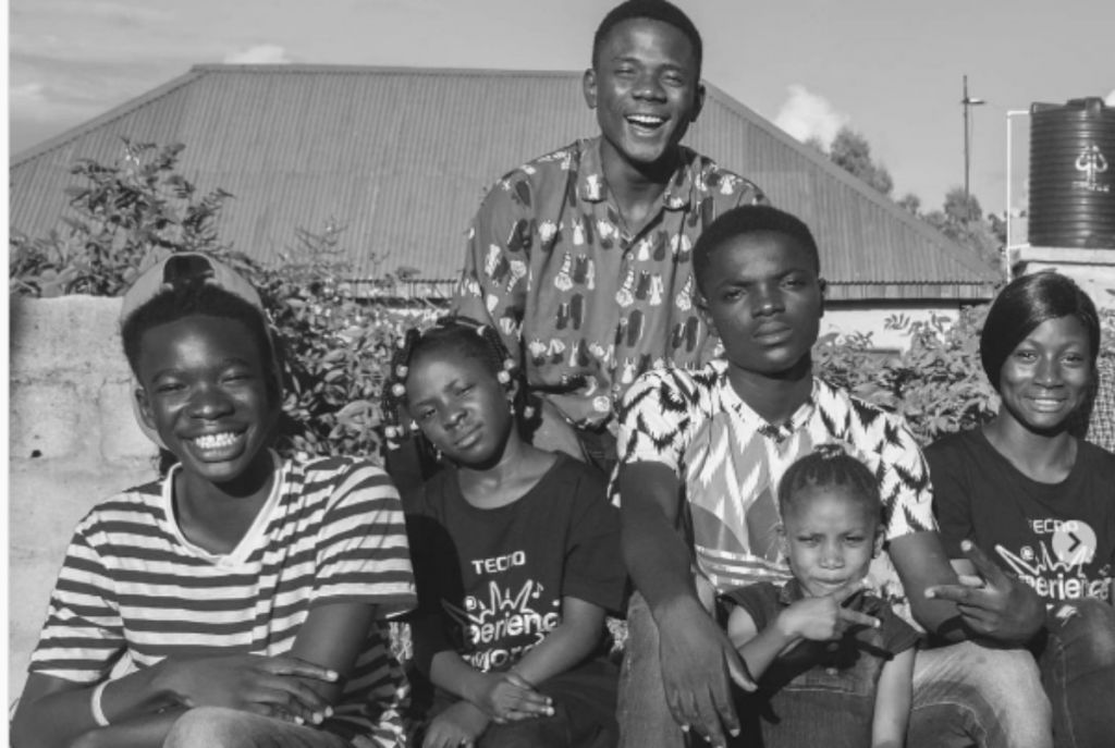 The Critics Company : Η παρέα από την Νιγηρία που δημιουργεί ταινίες sci-fi με κινητό τηλέφωνο