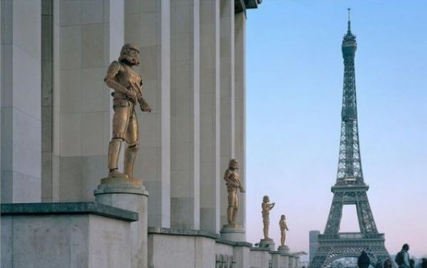 Benoit Lapray : Ο φωτογράφος που άλλαξε τα μνημεία του Παρισιού με ήρωες της ποπ κουλτούρας