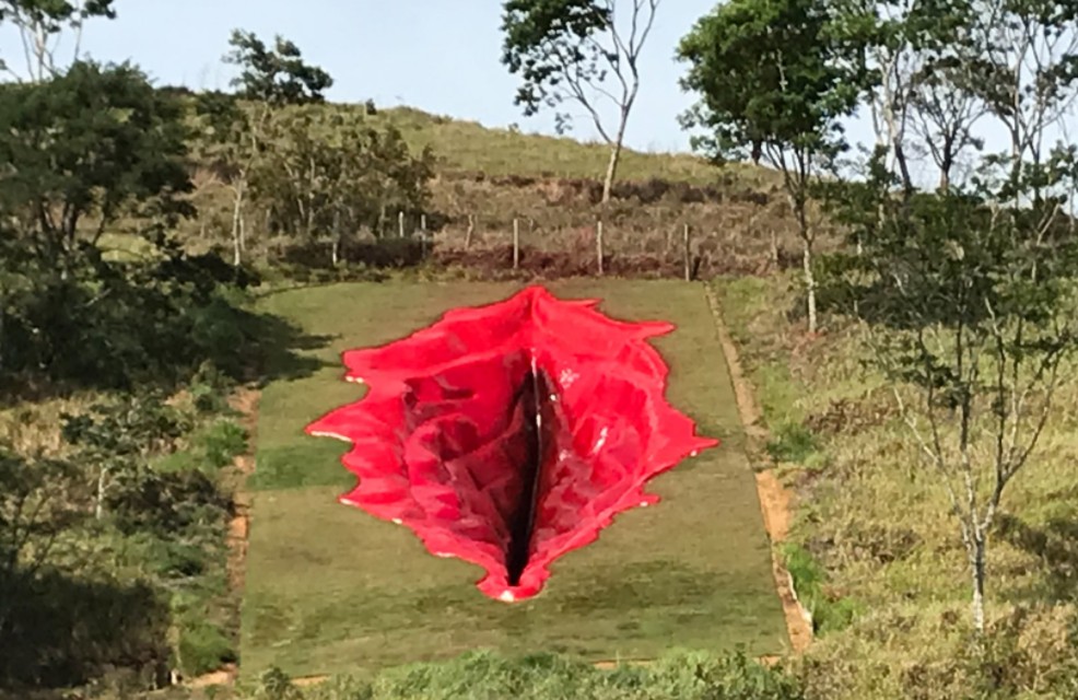 «Ντίβα»: Το 33 μέτρων αιδοίο που διχάζει τη Βραζιλία