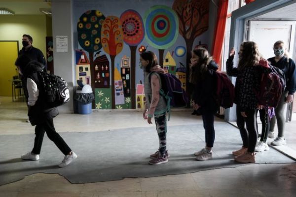 Ζέττα Μακρή στο MEGA: Πρόστιμα σε όσους μαθητές δεν τηρούν τα μέτρα