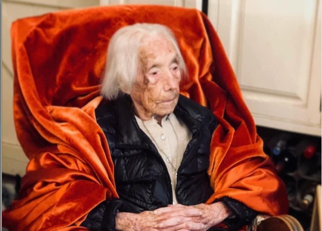 Βρετανία : Μια γυναίκα 110 ετών μετατράπηκε σε… σταρ του TikTok