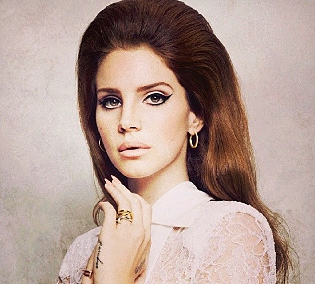 Λάνα Ντελ Ρέι : Ακούστε αυτό το μουσικό βίντεο με τις μεγαλύτερές της επιτυχίες