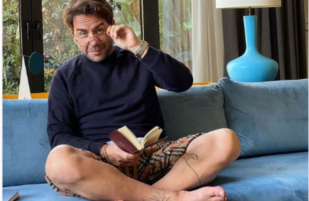 Γιώργος Μαζωνάκης: Δείτε φωτογραφίες από το εντυπωσιακό σπίτι του τραγουδιστή