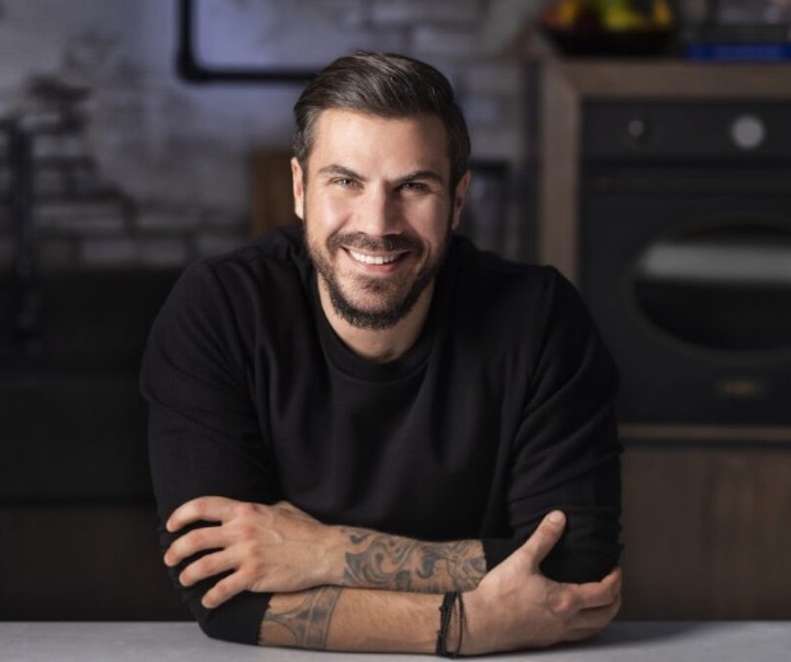 Άκης Πετρετζίκης : Τρίτη μέρα χωρίς ρεύμα στην Αγ. Παρασκευή – Οι αναρτήσεις στο Instagram