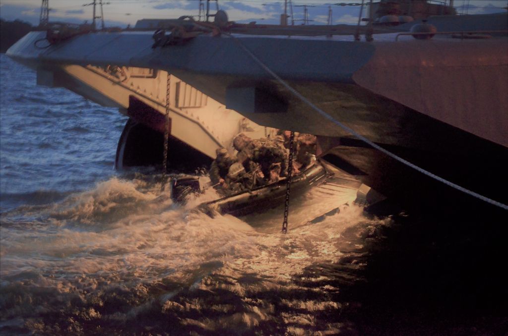 Γέμισε κομάντος ο Σαρωνικός – Διακλαδική άσκηση των Ειδικών Δυνάμεων
