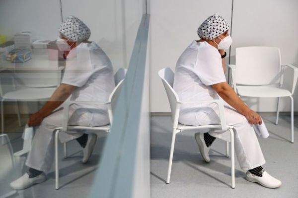 Κοροναϊός : Αυξήθηκαν οι εισαγωγές στα νοσοκομεία – Πιέζεται το ΕΣΥ