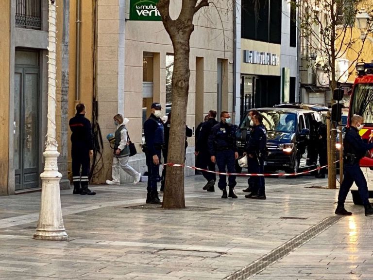 Γαλλία : Ο δράστης που πέταξε το κομμένο κεφάλι στο δρόμο φώναζε συνθήματα για τον Διάβολο