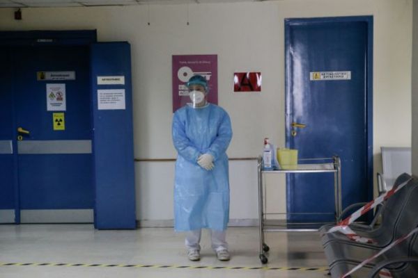 Κοροναϊός : Το κυβερνητικό «καρφί» για τους λοιμωξιολόγους