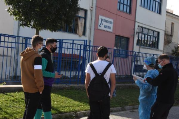 Μακρή: Καμία συζήτηση για κλείσιμο σχολείων – Τι είπε για περαιτέρω μείωση στην ύλη της Γ’ Λυκείου