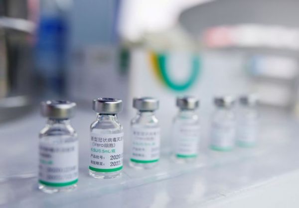 AstraZeneca για το εμβόλιό της: «Δεν είναι τέλειο, αλλά σώζει ζωές»