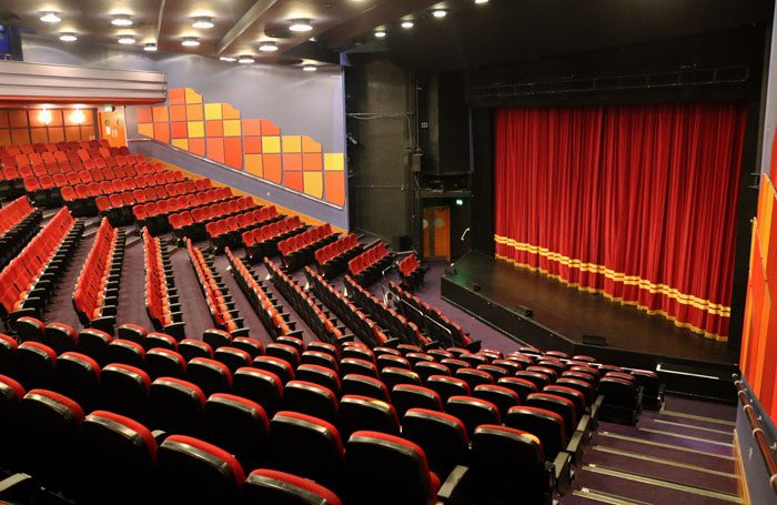 Τέτη Σχοινάκη : Συνθέτης προσπάθησε να με βιάσει σε ηλικία 16 ετών