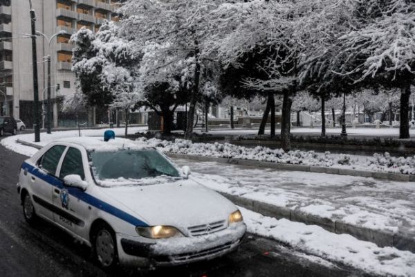 Μήδεια : Προβλήματα σε δρόμους της Αττικής από τη σφοδρή χιονόπτωση – Πού εντοπίζονται