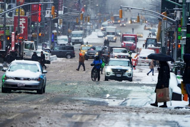 ΗΠΑ : Σε κλοιό χιονιά – Άνθρωποι πεθαίνουν από το κρύο