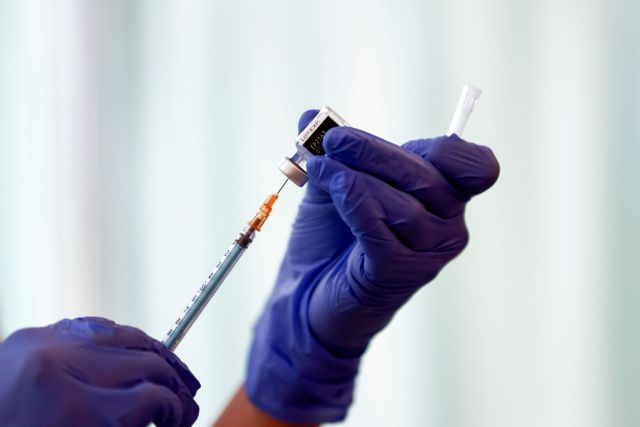 Κοροναϊός : Πώς η AstraZeneca «εγκλώβισε» την ΕΕ – Στη δημοσιότητα το πλήρες συμβόλαιο για το εμβόλιο