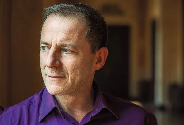 Υπόθεση Λιγνάδη : Έτσι με προσέγγισε ο σκηνοθέτης σε ηλικία 14 ετών