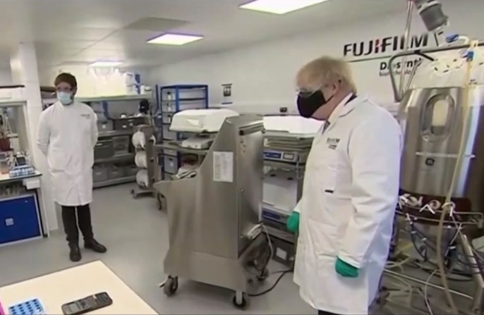 Η σέλφι του Μπόρις Τζόνσον και το… τραγούδι του Κιμ Γιονγκ Ουν