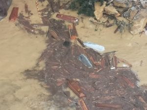 Ιταλία : Στη θάλασσα εκατοντάδες φέρετρα – Κατέρρευσε νεκροταφείο