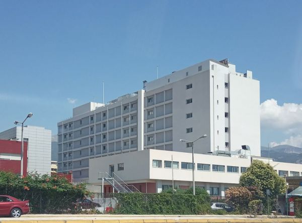 «Άγιος Ανδρέας» : Πώς έγινε εστία διασποράς το νοσοκομείο στην Πάτρα – Τι απαντούν οι υγειονομικοί στις κατηγορίες για «αμέλεια»