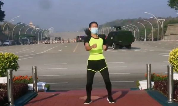 Μιανμάρ : Γυμνάστρια γύρισε βίντεο με ασκήσεις και κατέγραψε το… πραξικόπημα