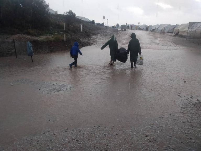 Συγκινητικό οδοιπορικό του in.gr στον καταυλισμό μεταναστών στο Καρά Τεπέ