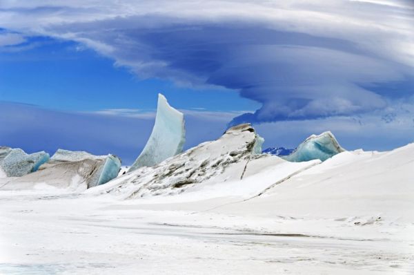 Δορυφορικά δεδομένα ανατρέπουν την κρατούσα άποψη για την τήξη της Ανταρκτικής