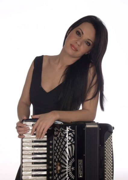 Ζωή Τηγανούρια: Ακούστε το νέο τραγούδι αφιερωμένο στην εθνεγερσία του ’21