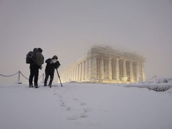 Η εκπληκτική φωτογραφία από την χιονισμένη Ακρόπολη