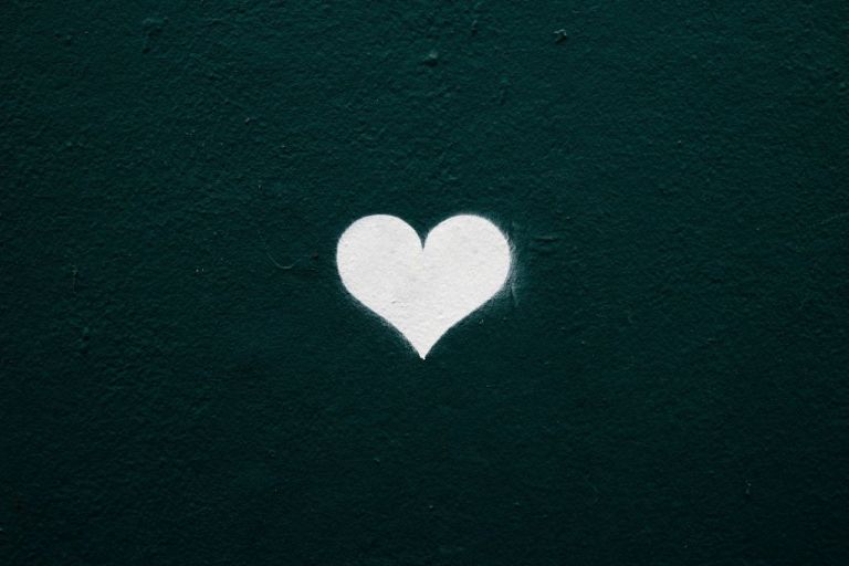 Χόλσομ: Μια ολόφρεσκη σελίδα στο Facebook που υμνεί την αισιοδοξία